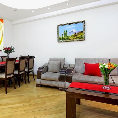 3 Bedroom Apartment Near Republic Square Erivan Exterior foto
