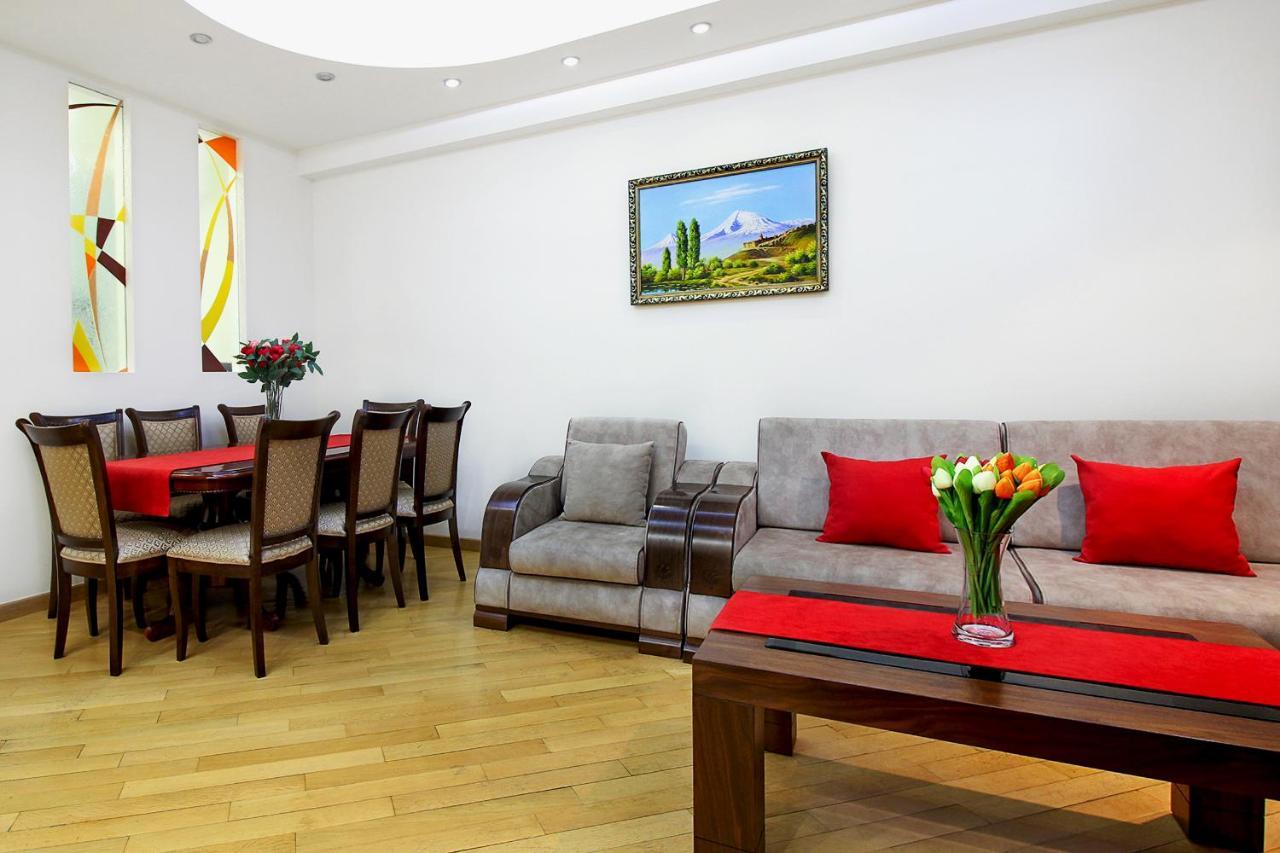 3 Bedroom Apartment Near Republic Square Erivan Exterior foto