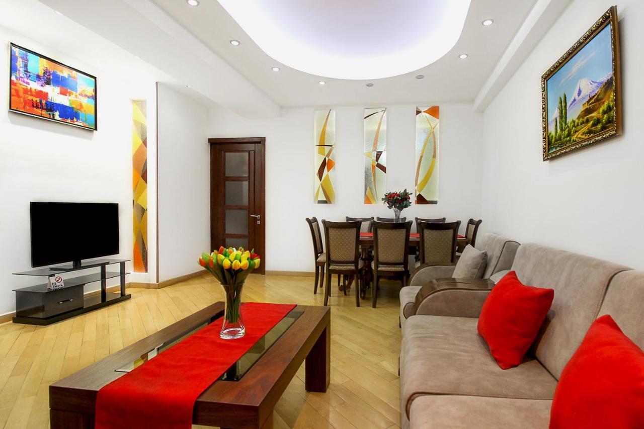 3 Bedroom Apartment Near Republic Square Erivan Exterior foto