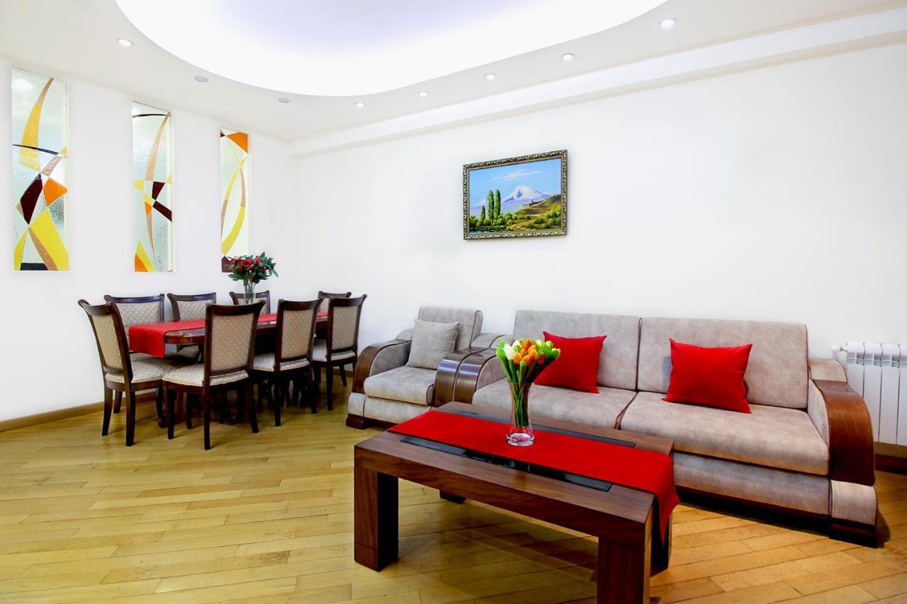 3 Bedroom Apartment Near Republic Square Erivan Exterior foto