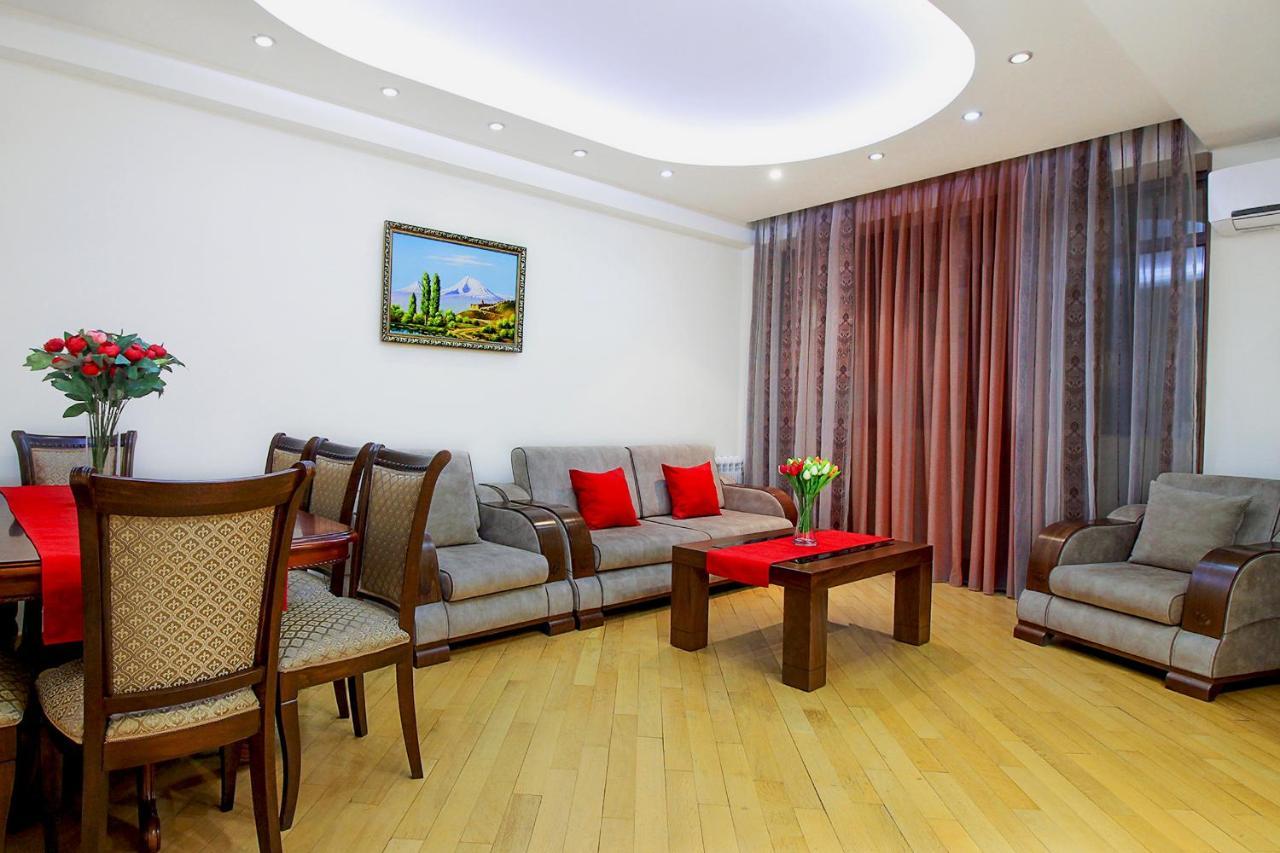 3 Bedroom Apartment Near Republic Square Erivan Exterior foto